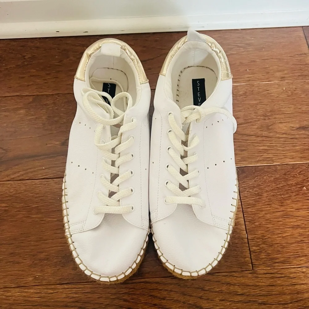 Steve Madden White Leather and Tan Espadrilles with Classic Design size 9.5